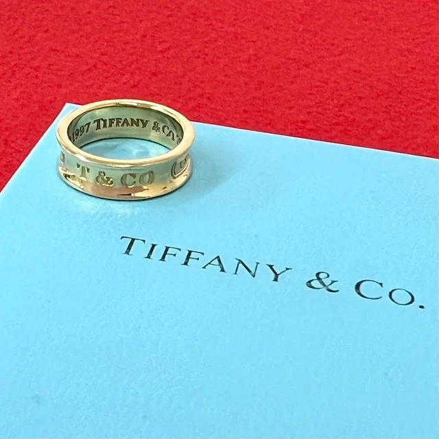 Tiffany & Co. Narrow Ring Yellow Gold in Yellow from The Reluxe