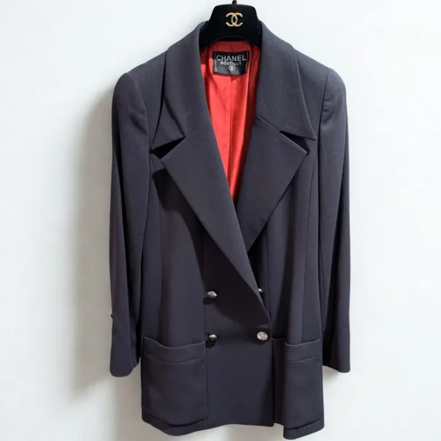 Chanel Vintage Navy Wool Blazer Sz 40 in Navy Wool from Revivre Luxury Consignment