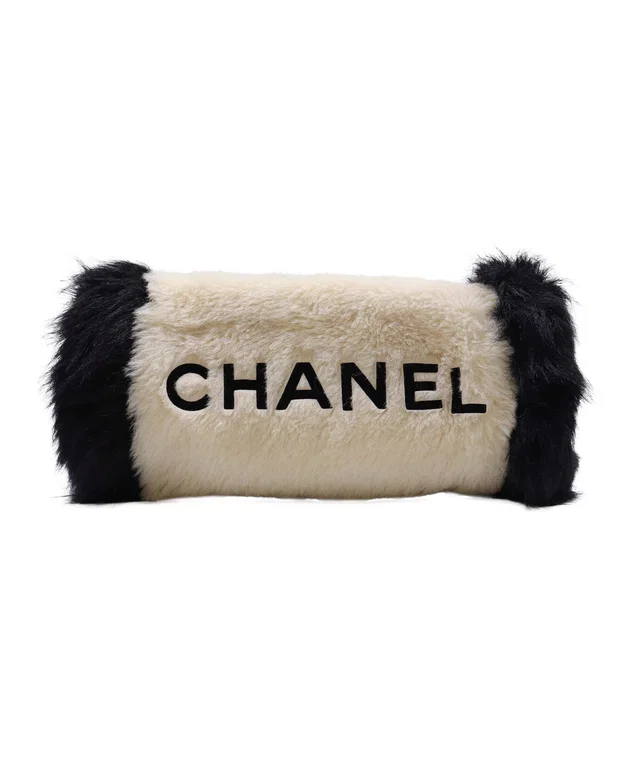 Chanel Vintage arm warmer in Lambskin from Luxury Promise