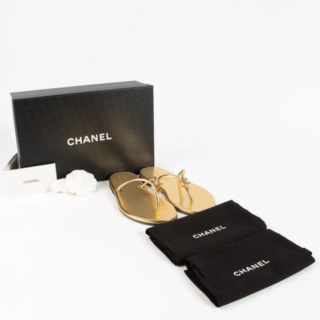 Chanel 26S Gold Leather Thong Sandals - Size 36 in Gold Leather from Labellov, photo 2 of 2