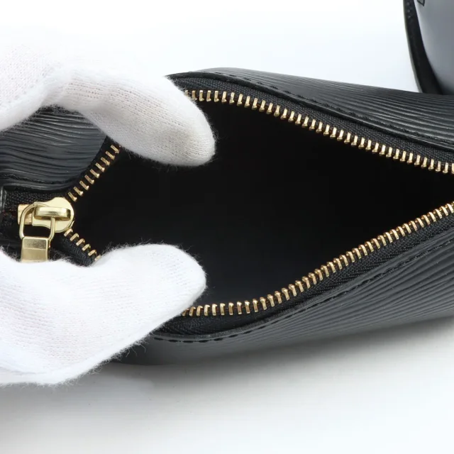Louis Vuitton 2001 Epi Sphero Noir in Black Leather from VINTAGE QOO TOKYO, photo 15 of 20