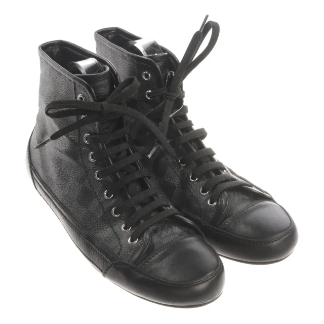 Louis Vuitton Sneaker EUR 40 Schwarz in Schwarz from Buddy And Selly