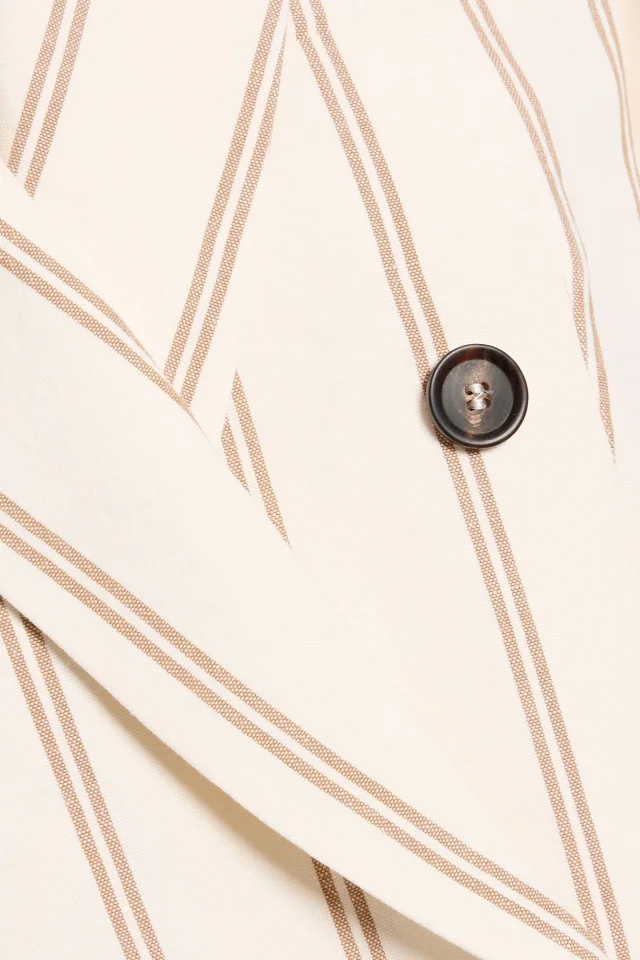 Brunello Cucinelli Striped Linen and Cotton-Blend Double-Breasted Blazer in White, photo 4 of 4 from THE OUTNET
