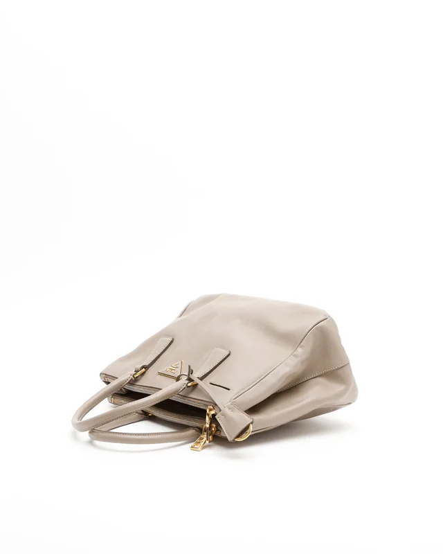Prada Small Saffiano Lux Double-Zip Galleria Tote Bag in Saffiano leather from A Retro Tale, photo 5 of 11