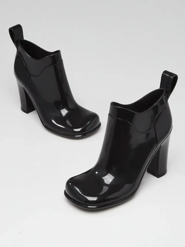 Bottega Veneta Black Rubber Ankle Boots Size 5. /36 in Black from Yoogis