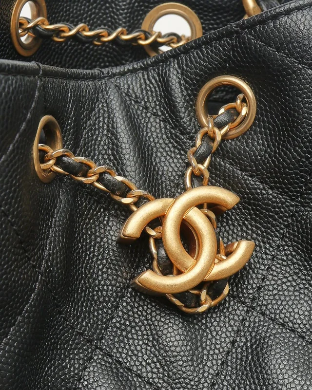 Chanel Small Caviar 25 Bag in Caviar leather from A Retro Tale, photo 6 of 10
