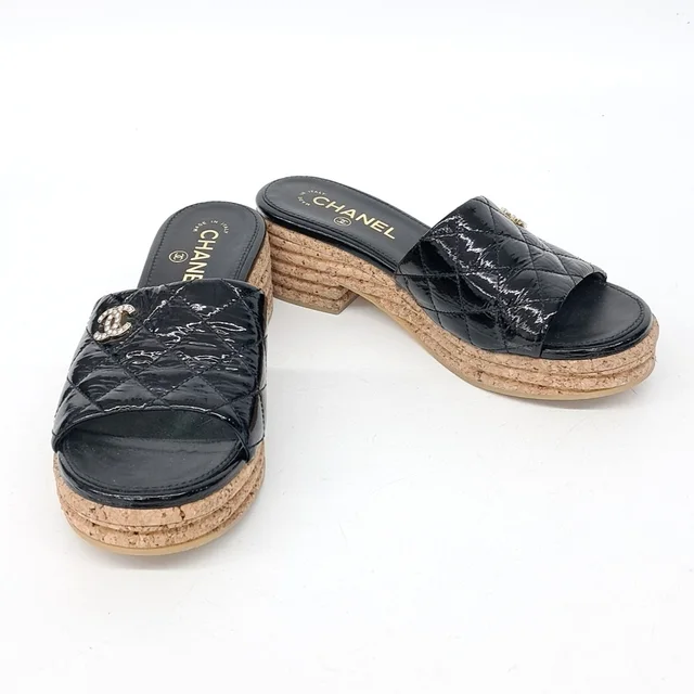 Chanel 샤넬 페이던트 슬리퍼 from GUGUS
