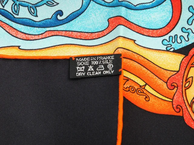 Hermès De Tout Coeur Silk Scarf 90cm in Silk from Ann's Fabulous Finds, photo 4 of 6