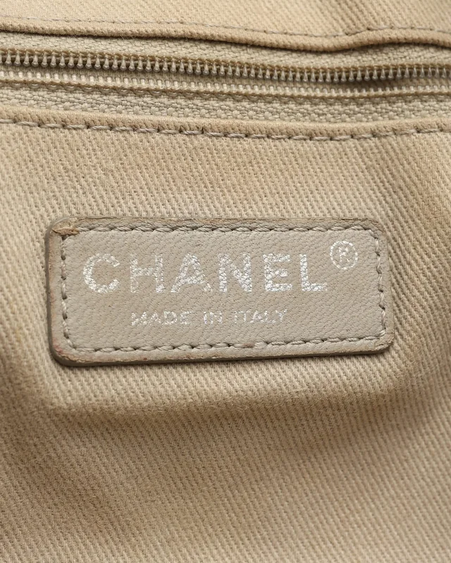 Chanel Easy Jumbo Caviar Flap Bag in Caviar leather from A Retro Tale, photo 9 of 11