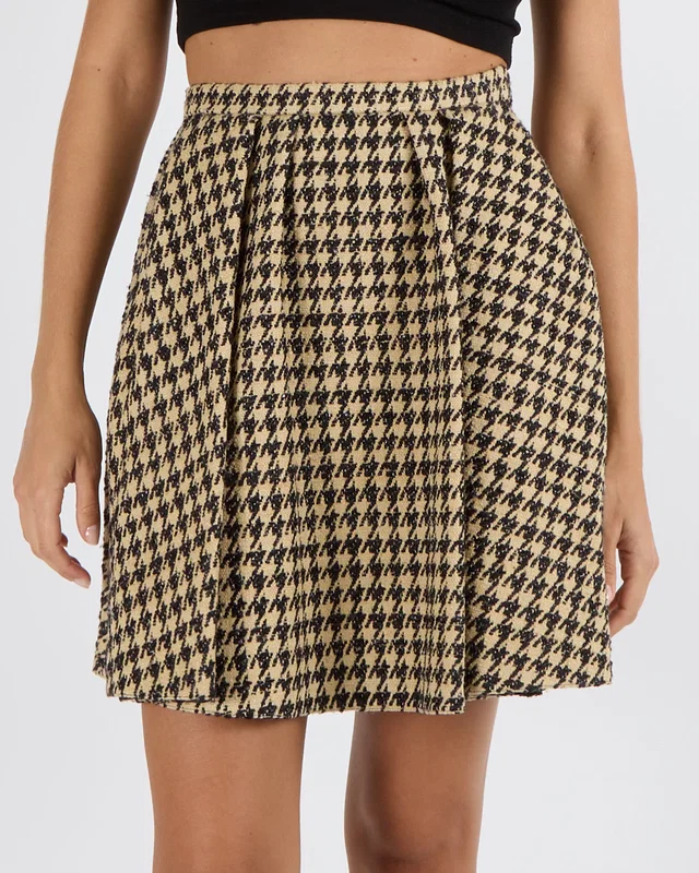Dior Spring 2020 Runway Beige and Black Silk Houndstooth Pleated Mini Skirt Size FR 36 (UK 8) in Black Silk from Sellier