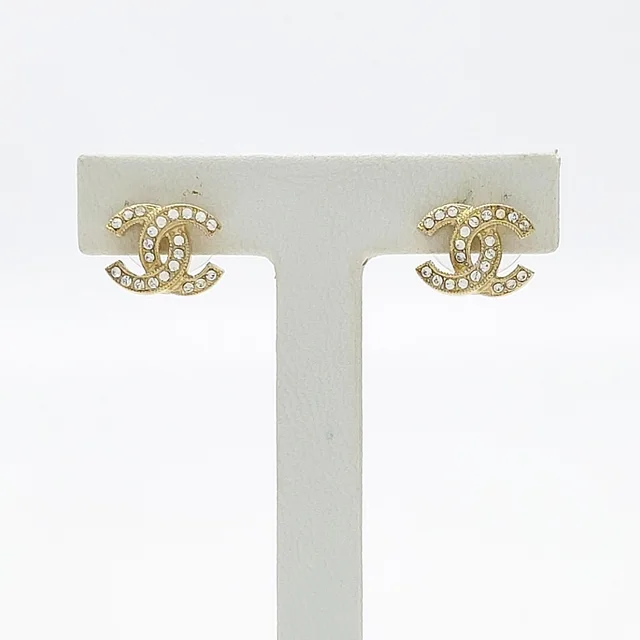 Chanel logo earrings from GUGUS