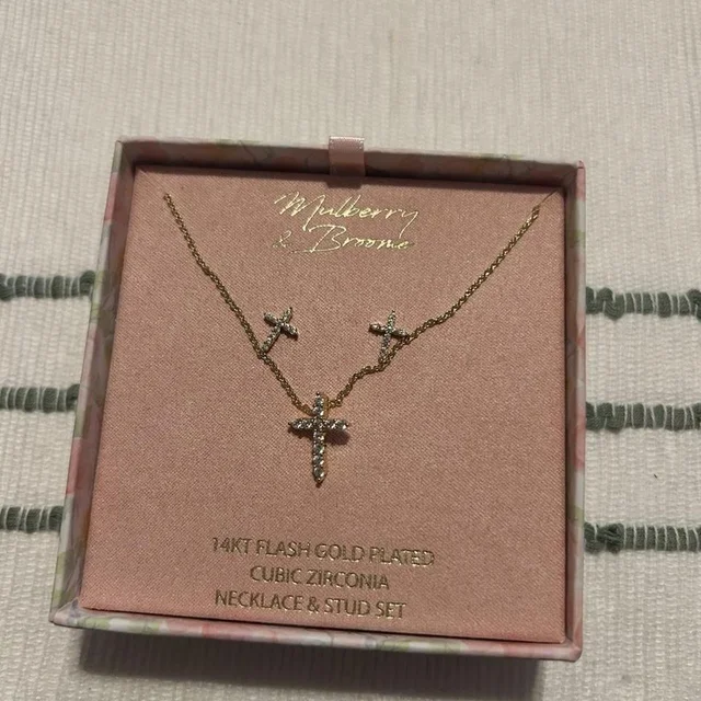 Mulberry Women's Jewelry - Gold/Silver in gold|gray|silver from Depop, photo 1 of 1