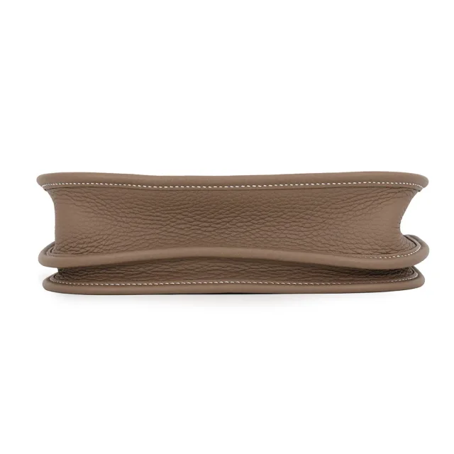 Hermès Evelyne3 Etoupe Taurillon Clemence Size 23 in Taupe Clemence leather from GALLERY RARE, photo 3 of 9
