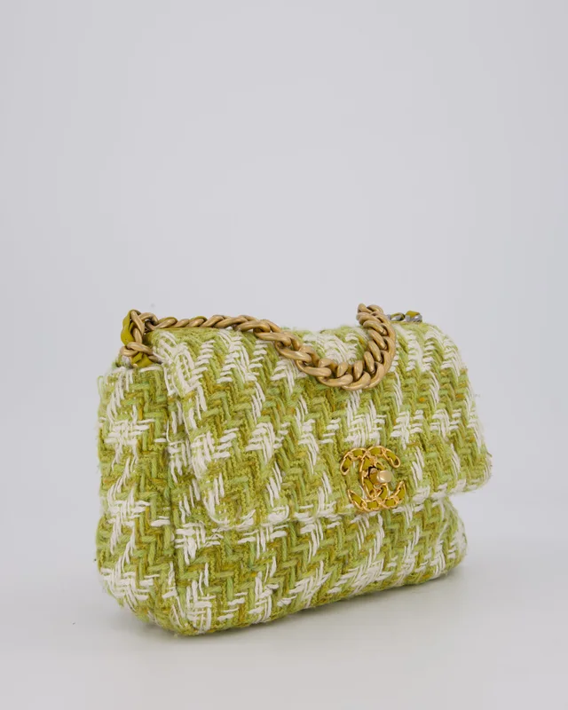 Chanel Small 19 Flap Bag in Green and White Houndstooth Quilted Tweed with Mixed Hardware in White Tweed from Sellier, photo 2 of 2