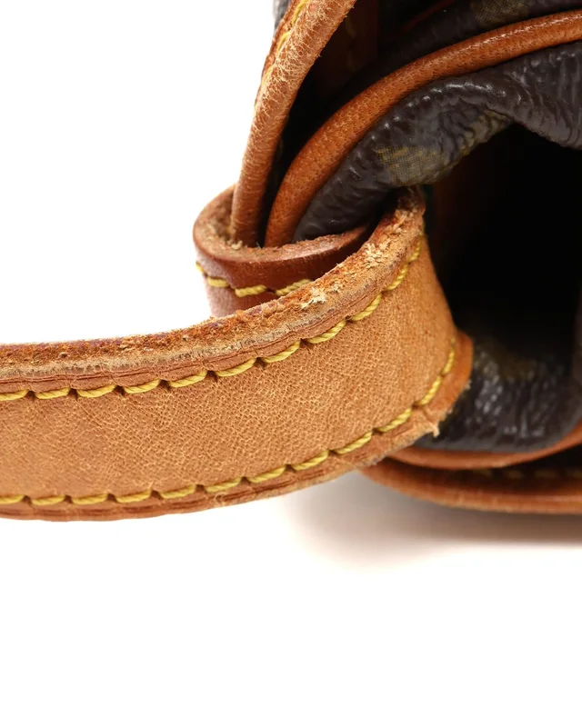 Louis Vuitton Monogram Saumur 30 Bag in Coated canvas from A Retro Tale, photo 6 of 10