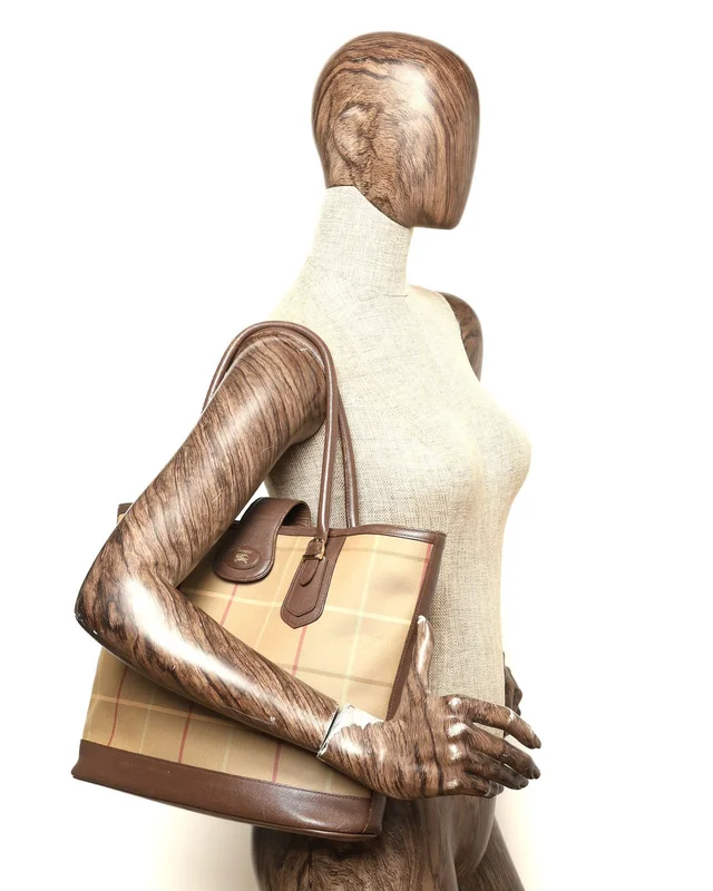 Burberry Tote Bag in Canvas from A Retro Tale, photo 8 of 8