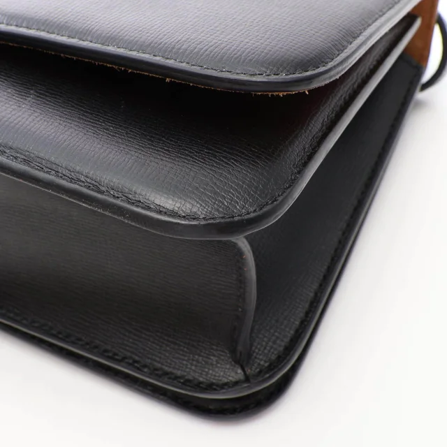 Bottega Veneta The Classic Leather Shoulder Bag in Leather from LuxUness, photo 9 of 10
