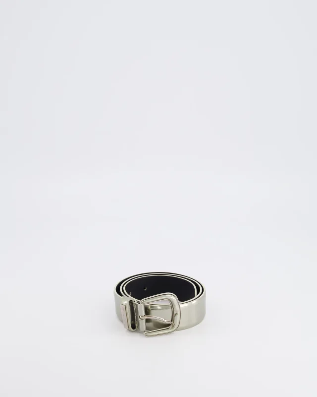 Chanel Silver Metallic Leather Belt with Silver Buckle and Logo Plate Detail 70cm in Silver Leather from Sellier, photo 2 of 9