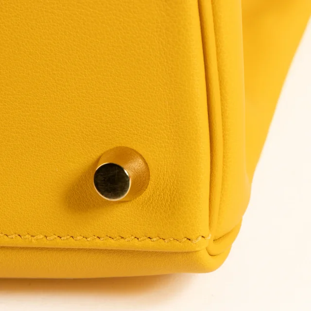 Hermès Kelly 25 Jaune Ambre Swift GHW in Yellow Swift leather from Labellov, photo 9 of 15