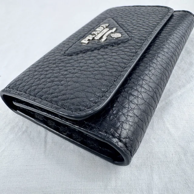 Prada Leather Key Case Holder in Metal, Pebbled leather from Reowned, photo 3 of 6