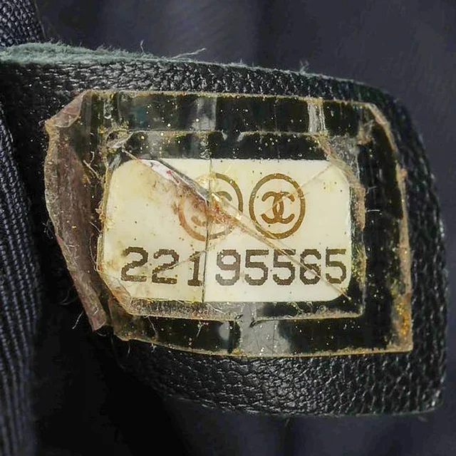 Chanel CC Scale Effect Denim Shopping Bag in Denim from A Retro Tale, photo 9 of 10
