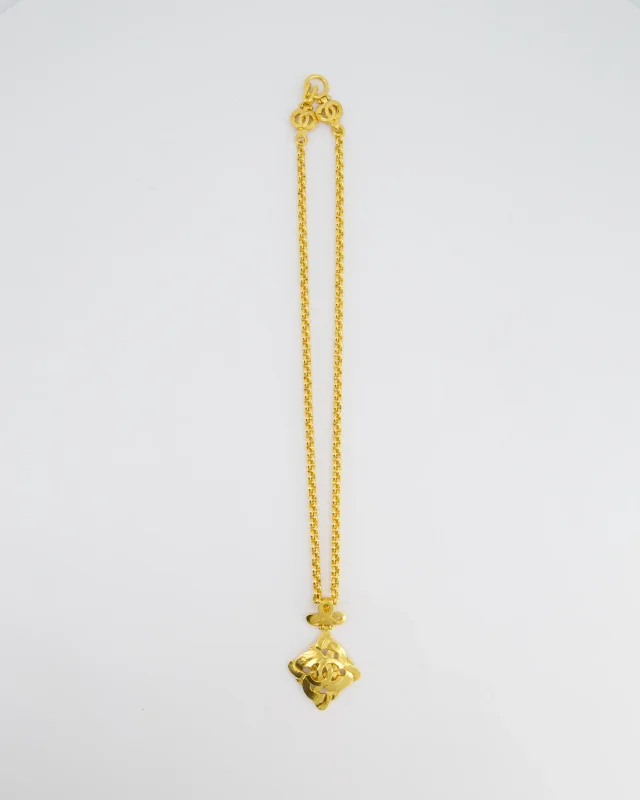 Chanel 97P Vintage Gold Pendant Necklace With CC Detail in Gold from Sellier, photo 3 of 6