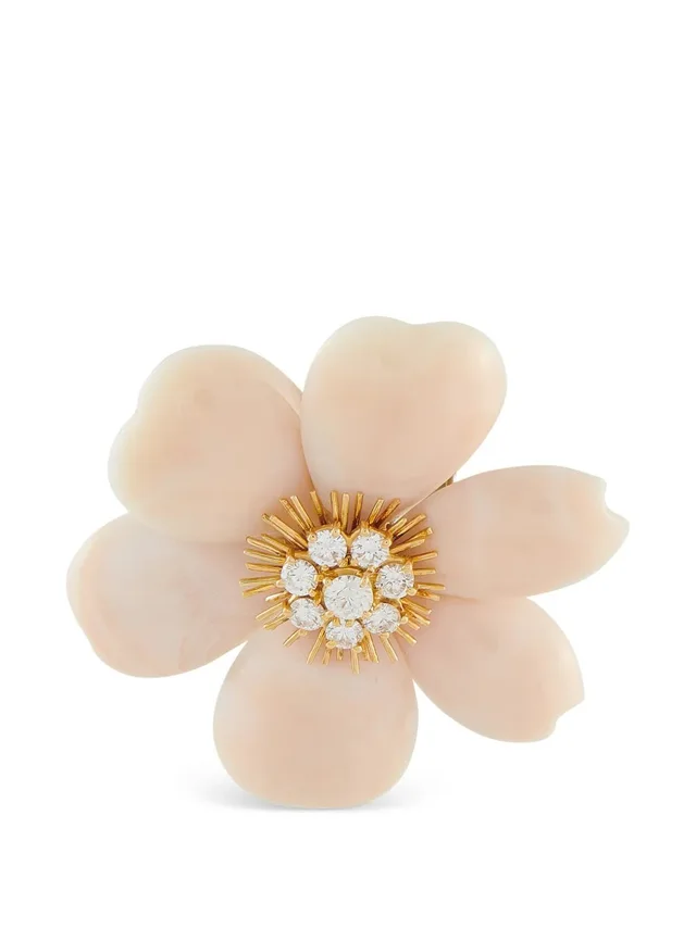 Van Cleef & Arpels flower coral and diamond brooch - women - 18kt Yellow Gold/Coral/Diamond in gold from Farfetch