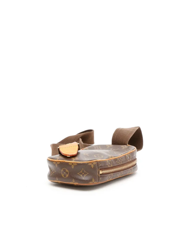 Louis Vuitton Monogram Pochette Ganju Bag in Coated canvas from A Retro Tale, photo 4 of 10