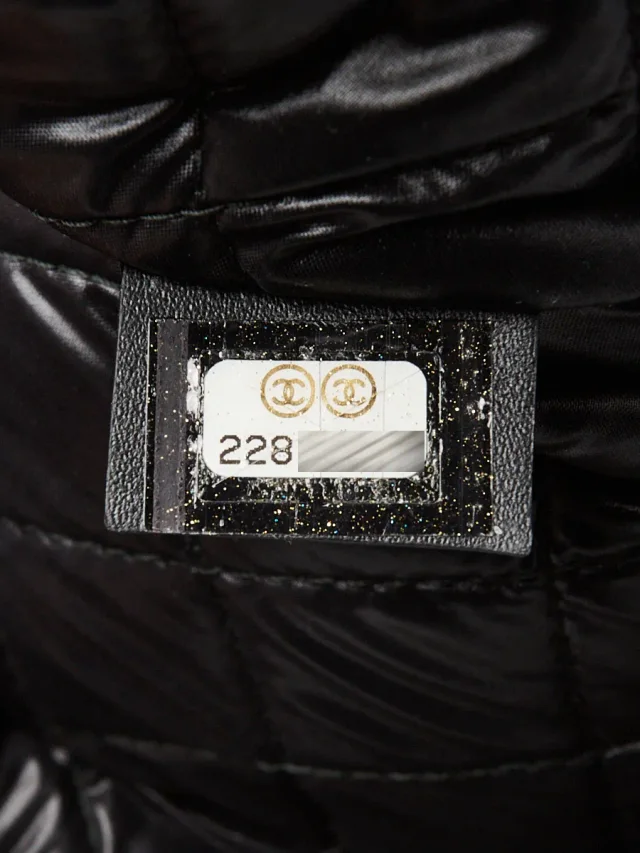 Chanel Bi-Color Bronze/Black Leather Medium O Zip Case in Black Leather from Yoogis, photo 8 of 8