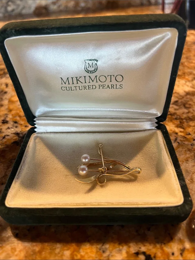 2 Vintage Mikimoto 14 Kt Gold Pearl Pin Brooch With Cream Pearls And Sterling in gold from Poshmark, photo 1 of 1