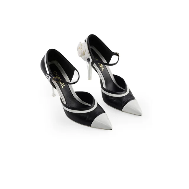 Chanel Pumps Size 41 Black/White in Black Patent leather from The Purse Affair