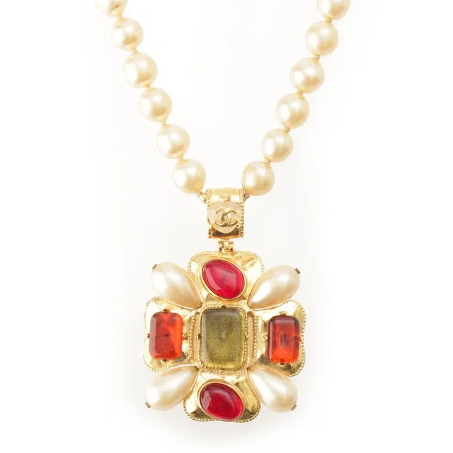 Chanel 97A Vintage Gripoix Pearl Necklace Gold in Gold from The Reluxe