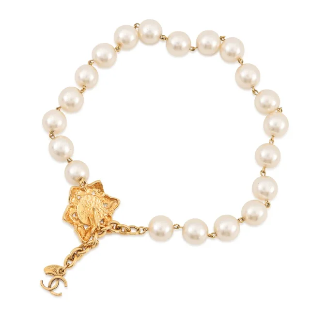 Chanel Faux Pearl Choker Pearl White/Gold Faux Pearl Metal in White from GALLERY RARE, photo 3 of 14