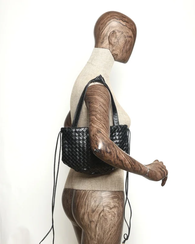 Bottega Veneta Intrecciato Small Bulb Bag in Woven leather from A Retro Tale, photo 7 of 7