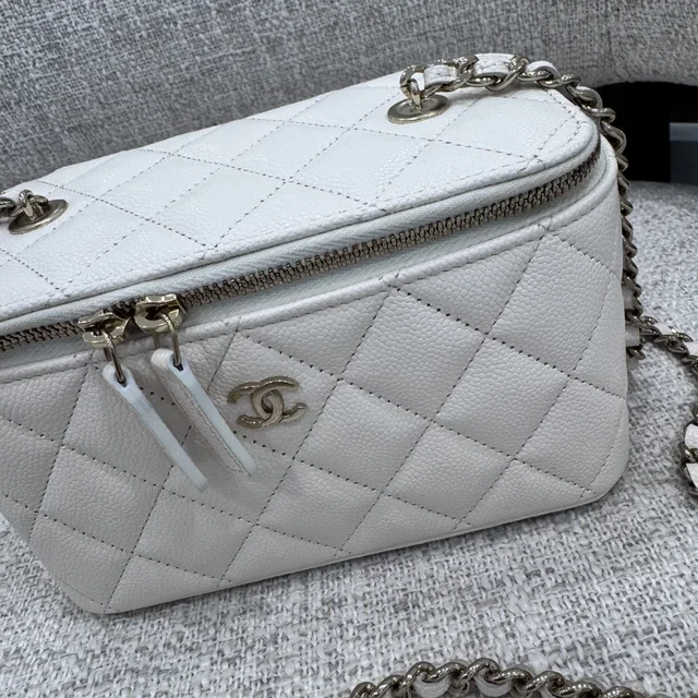 Chanel Caviar Vanity Bag in White Caviar, Metal from Reowned, photo 2 of 9