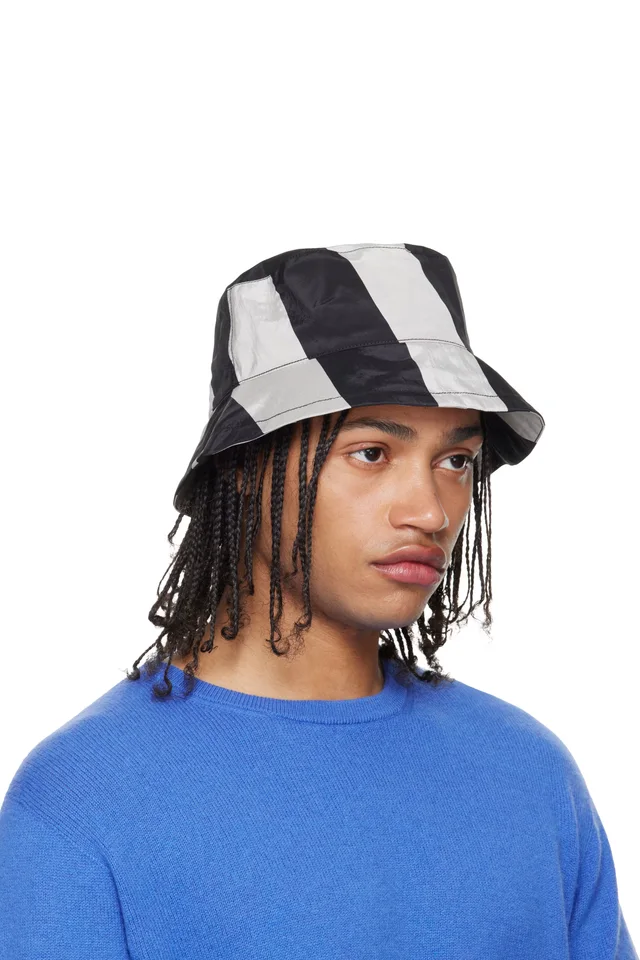 JACQUEMUS Black & Gray 'The Baluchon' Bucket Hat, photo 2 of 3 from SSENSE