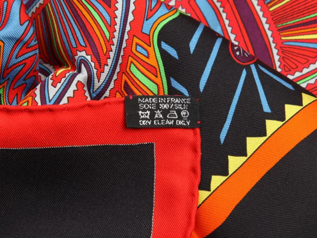 Hermès Légende Kuna Peuple de Panama Silk Scarf 90cm in Silk from Ann's Fabulous Finds, photo 4 of 6