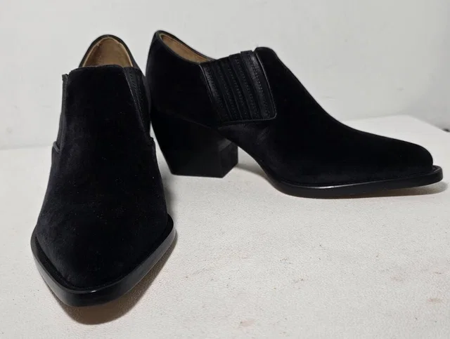 Chloé Serina Black Velvet Ankle Boot Booties Eu 38/Us 7.5 Made In Italy in black Velvet from Poshmark, photo 1 of 1