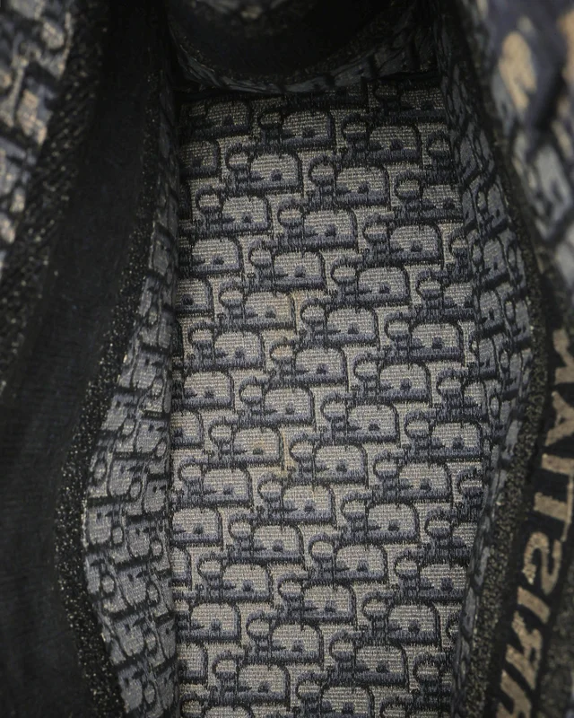 Dior Medium Oblique Book Tote Bag in Canvas from A Retro Tale, photo 9 of 10
