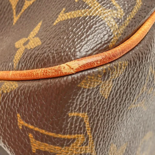 Louis Vuitton Monogram Batignolles Horizontal Bag in Coated canvas from A Retro Tale, photo 6 of 10