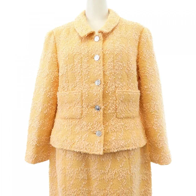 Chanel 96P Vintage Suit Orange in Orange from The Reluxe