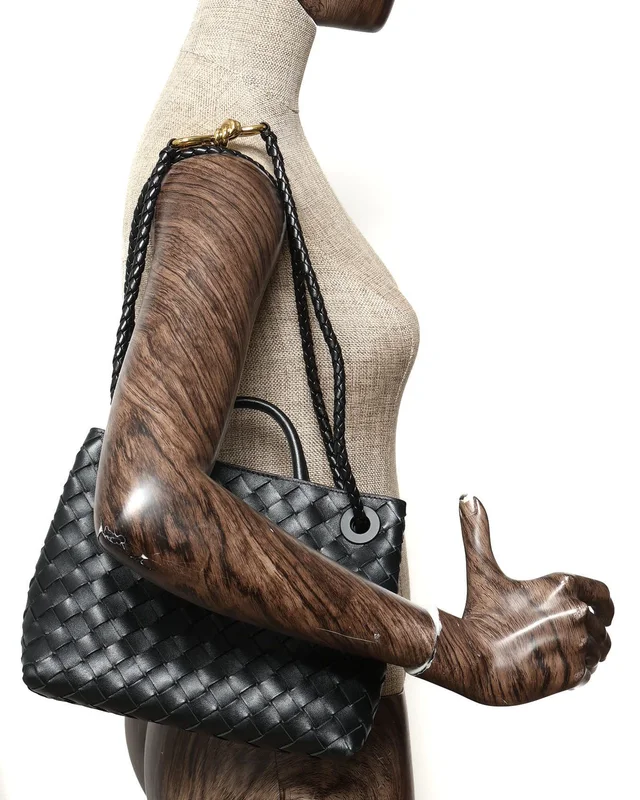 Bottega Veneta Intrecciato Small Andiamo Bag in Woven leather from A Retro Tale, photo 9 of 9