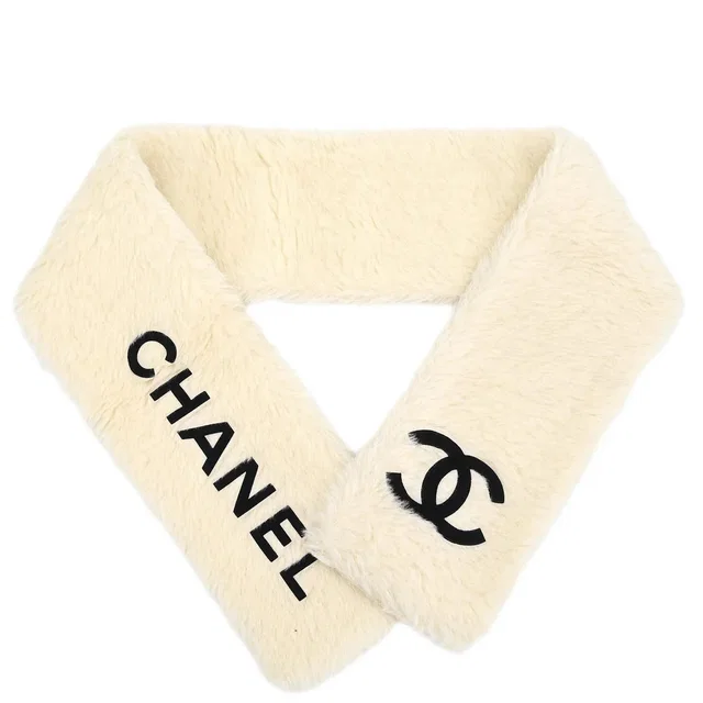 Chanel Fur Shawl White Small Good in White from AMORE Vintage Tokyo