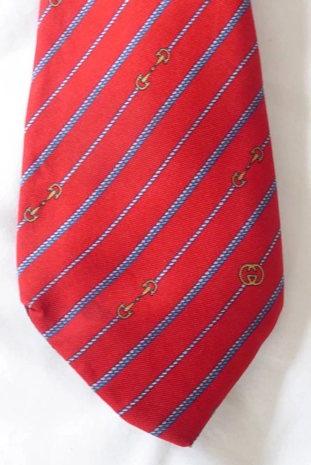 Gucci + Blue Stripe Silk Tie – Horse Bit Stripe Pattern - Standard 8 cm in Red Silk from Oxfam Online Shop