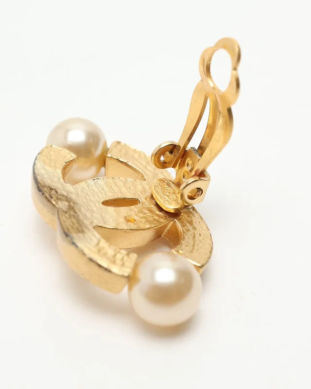 Chanel Coco Mark Pearl Clip-on Earrings from A Retro Tale, photo 3 of 4