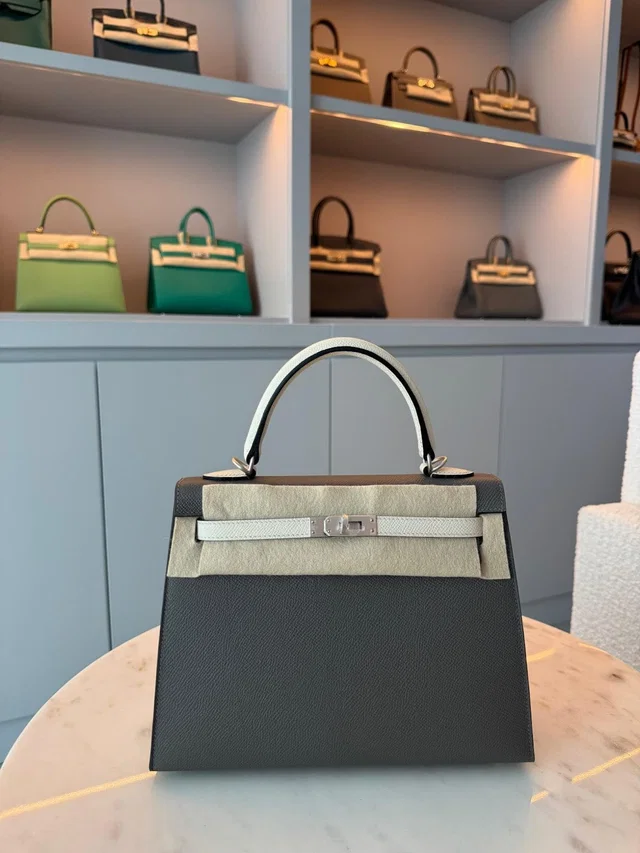 Hermès Kelly 'Sellier HSS' (Special Order) 25 Gris Meyer in White Epsom leather from Luxury Promise