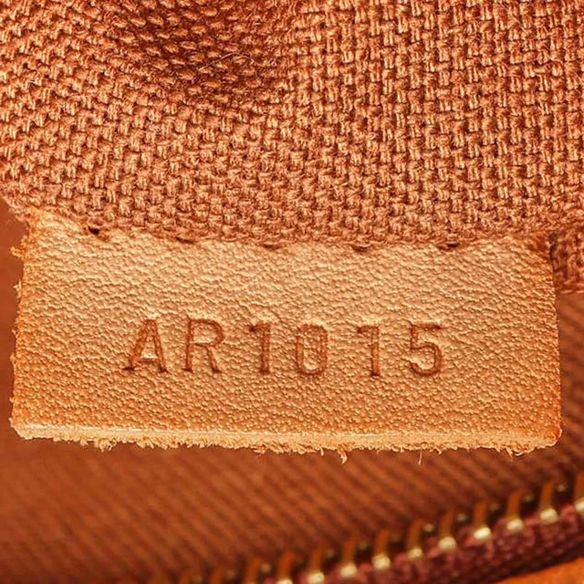 Louis Vuitton Monogram Batignolles Horizontal Bag in Coated canvas from A Retro Tale, photo 9 of 10