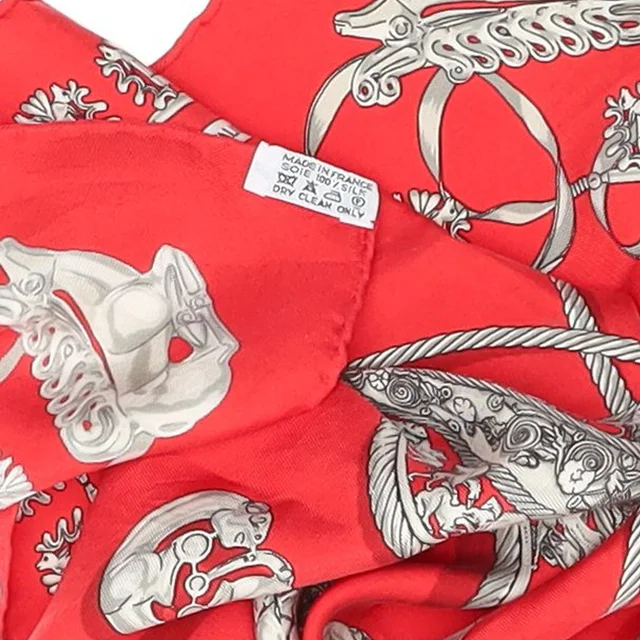 Hermès Carré 45 Les Cavaliers d'Or Silk Scarf in Silk from A Retro Tale, photo 3 of 3
