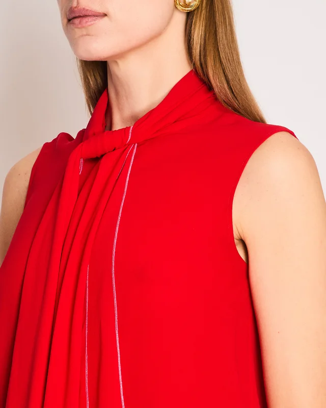 Alexander McQueen Red Sleeveless Blouse with Neck Tie Size IT 38 (UK 6) in Red Silk from Sellier, photo 2 of 2