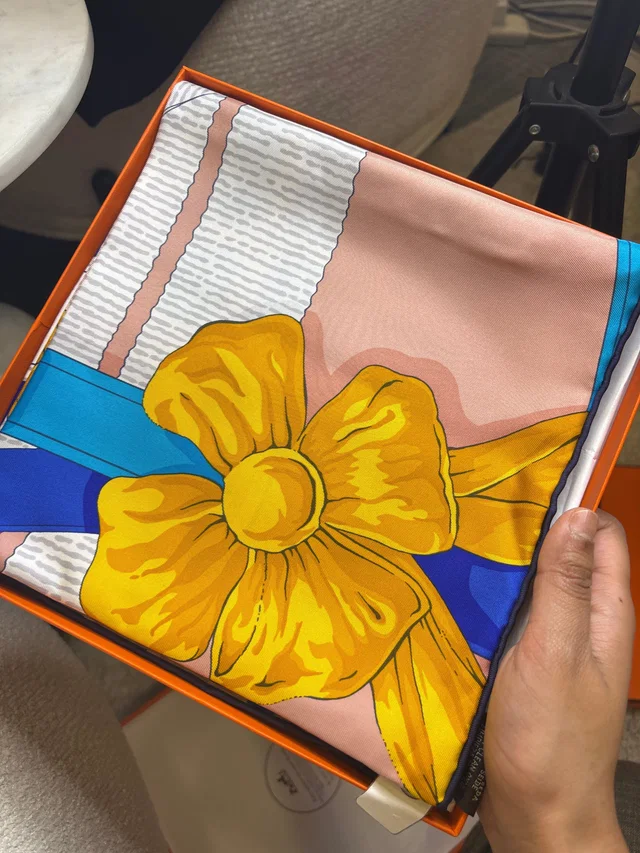 Hermès 90* Silk Scarf in Silk from Luxury Promise